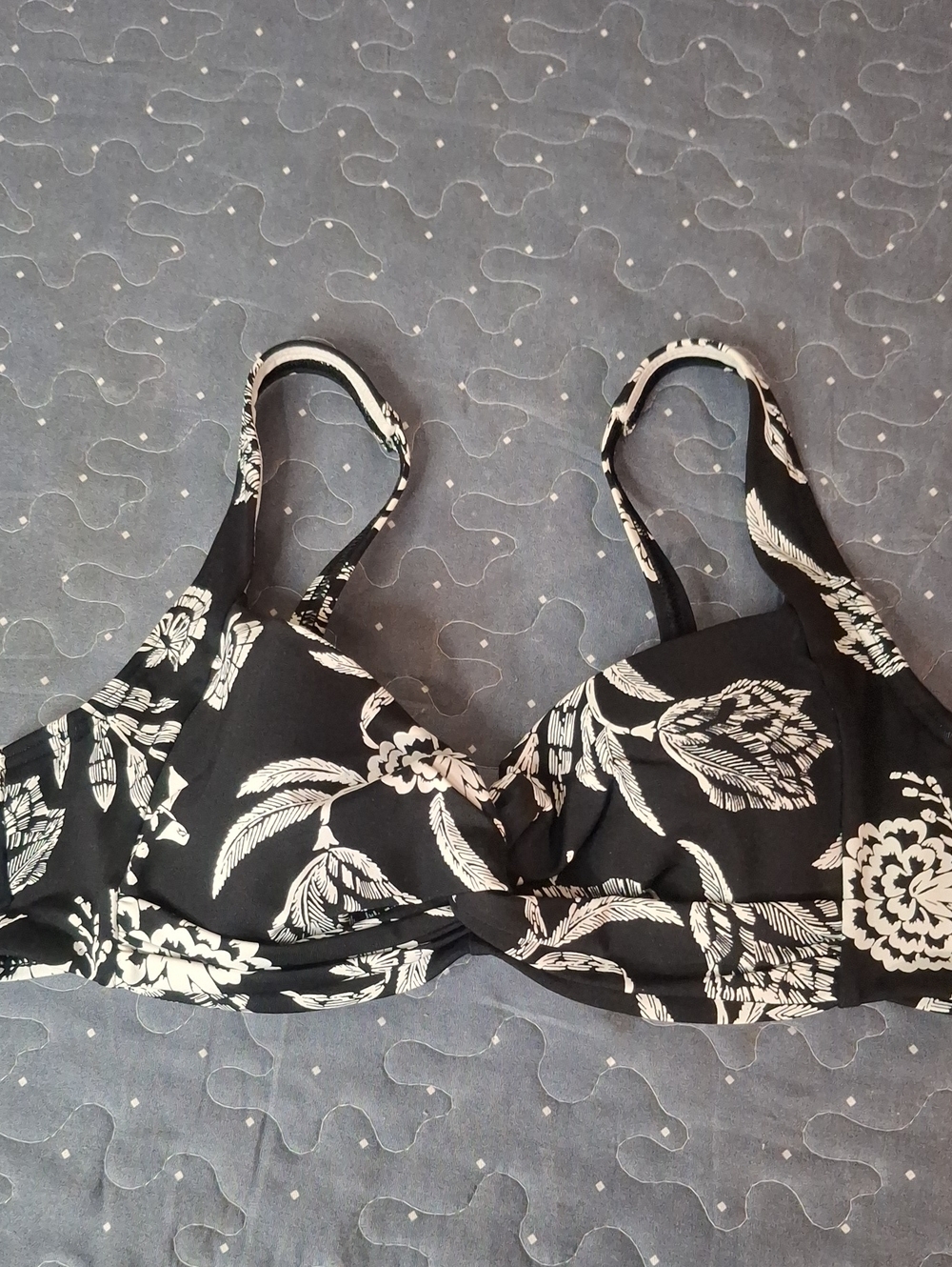 Lands' End Twist Front Underwire Bikini Swimsuit Top Black & White Size 4
